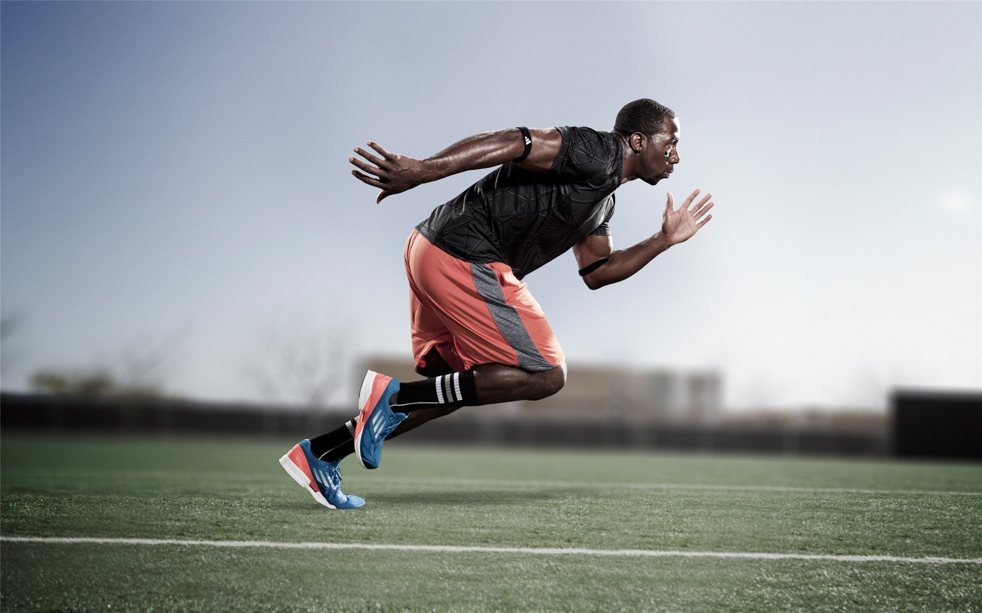 训练课引入反应球训练提高球员注意力集中与预判能力，反应球训练有什么好处